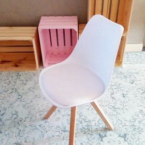 budgetproof Eames look-a-like stoel
