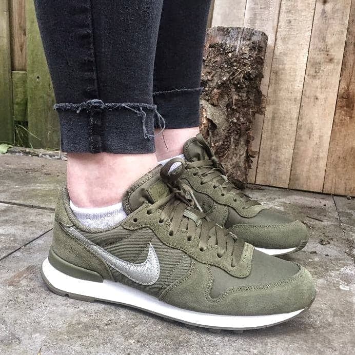 nike internationalist khaki