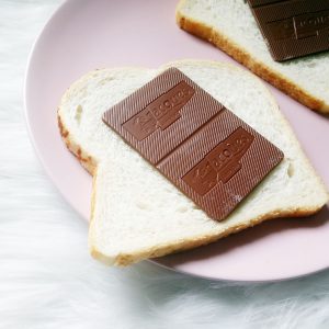 Chocoladeplakjes op brood, Jacques Matinettes