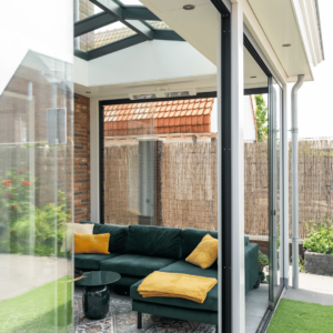 Multifunctionele overdekte ruimte in tuin tuinkamer veranda